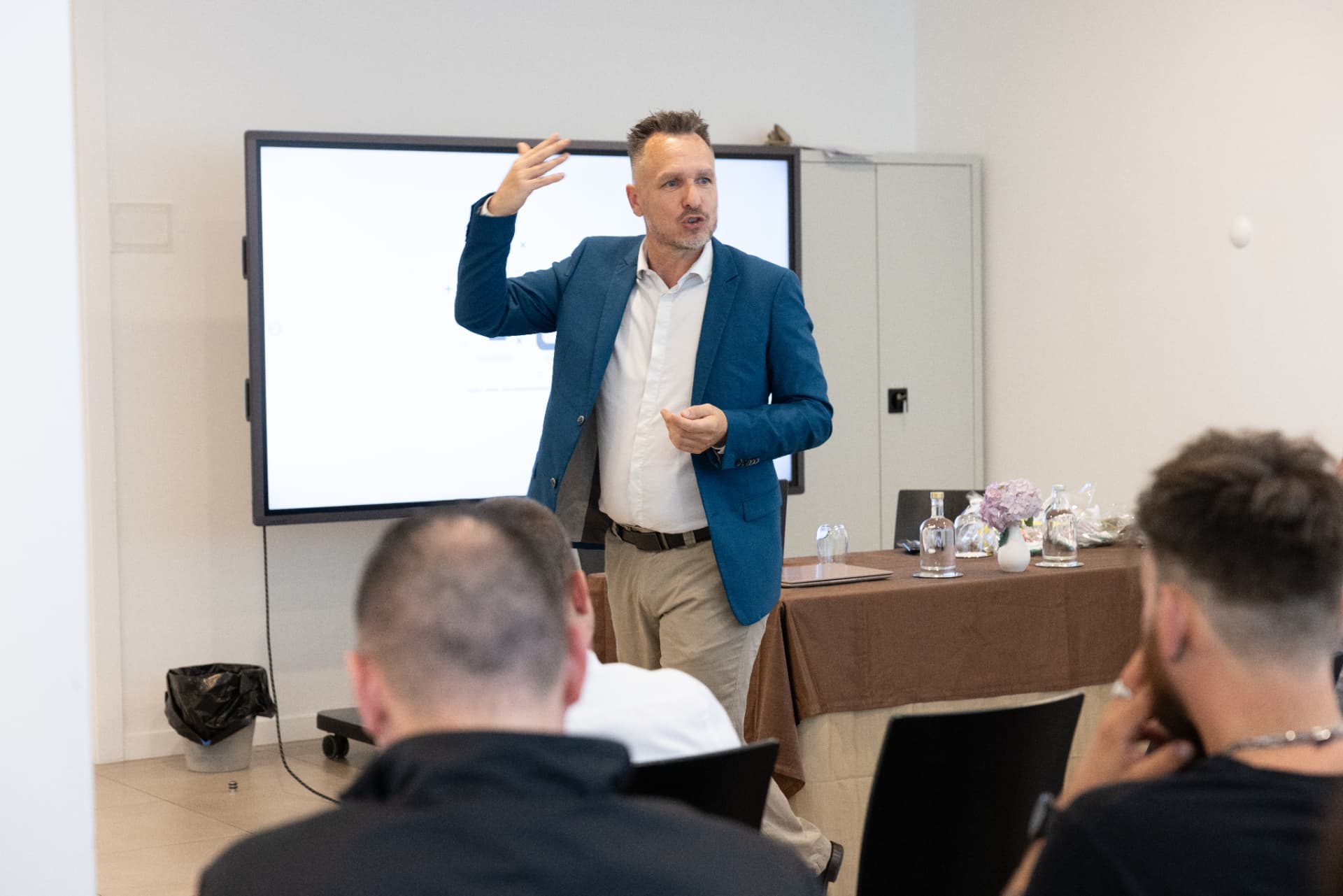 Silvano Frigerio durante una formazione in aula