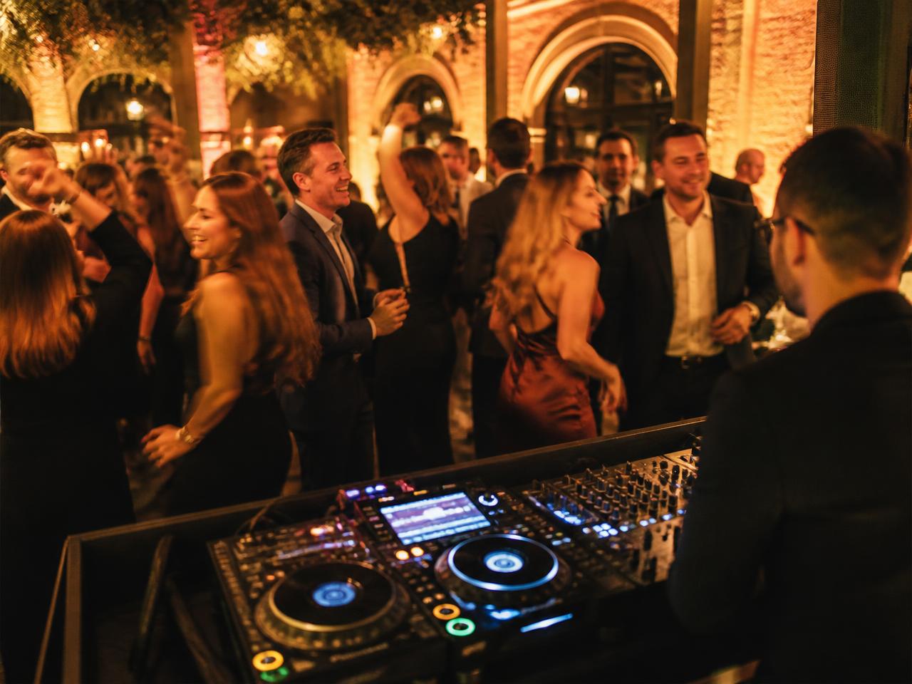 Party Experience — Quando la cena finisce, l'evento comincia.